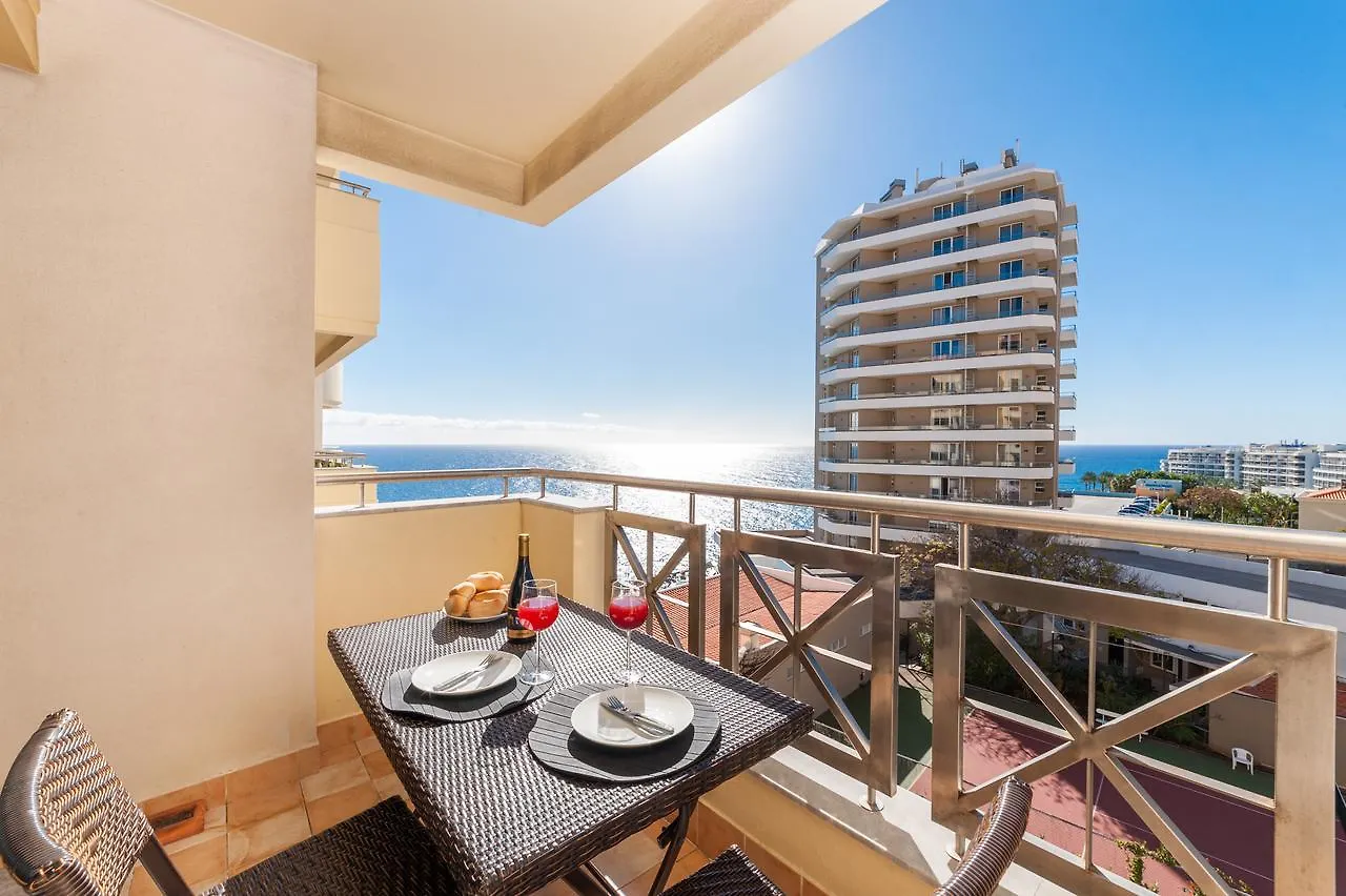 Falesia Apartment By Lovelystay location